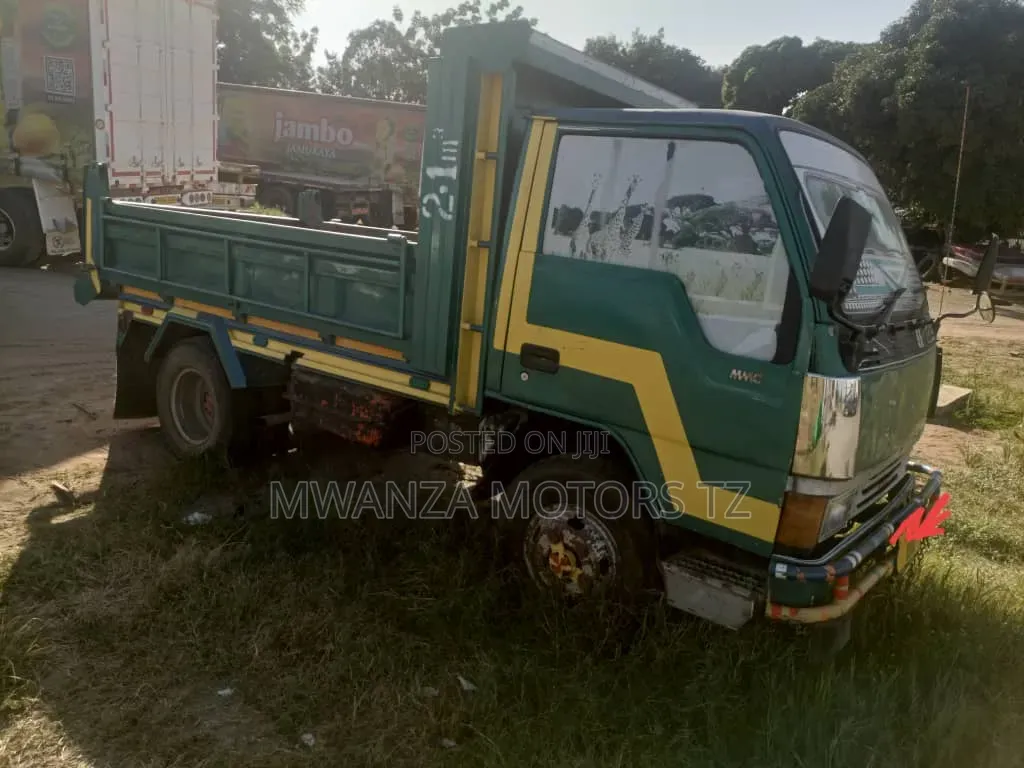 Mitsubishi Canter 1999 Green