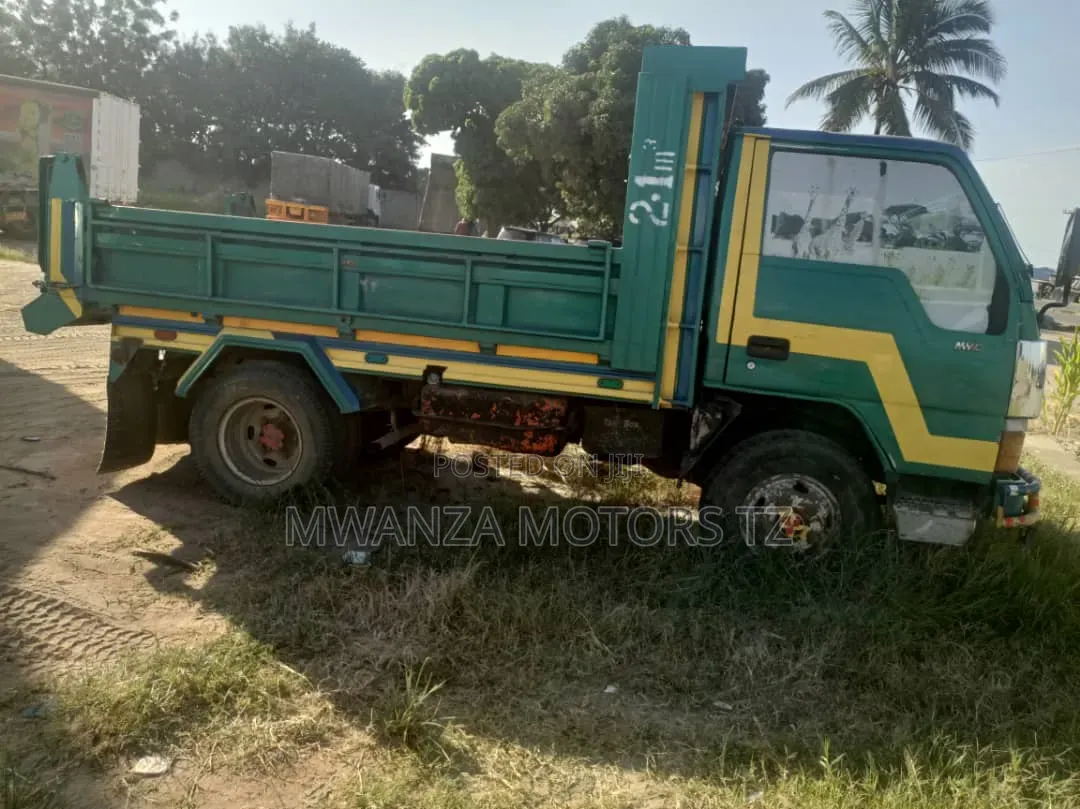 Mitsubishi Canter 1999 Green