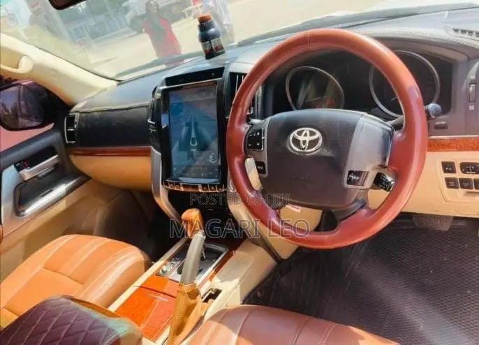 Toyota Land Cruiser 4.5 V8 DLX 2013 White