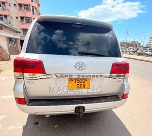 Toyota Land Cruiser 4.5 V8 DLX 2013 White