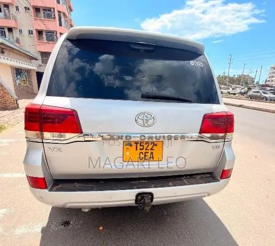 Toyota Land Cruiser 4.5 V8 DLX 2013 White