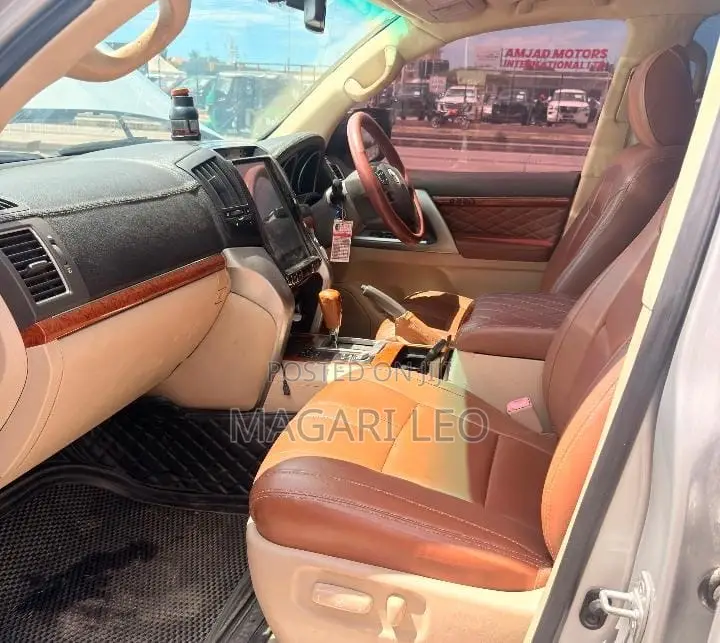 Toyota Land Cruiser 4.5 V8 DLX 2013 White