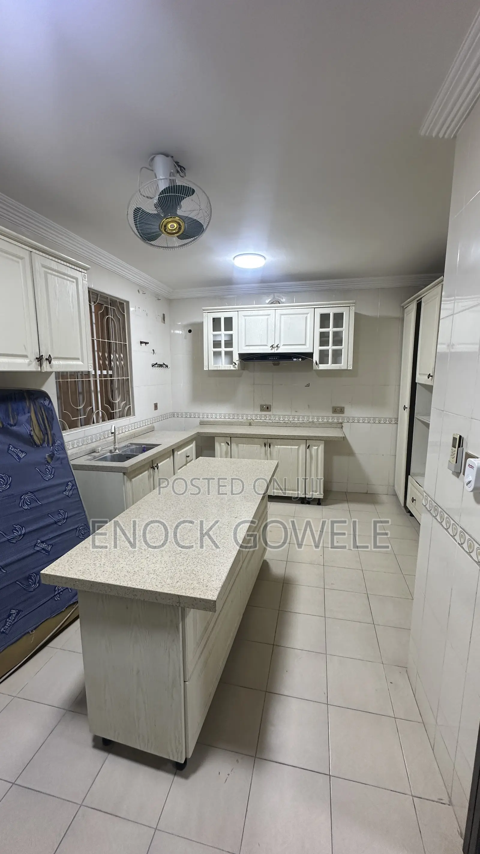 12bdrm House in Biafra, Kinondoni for rent
