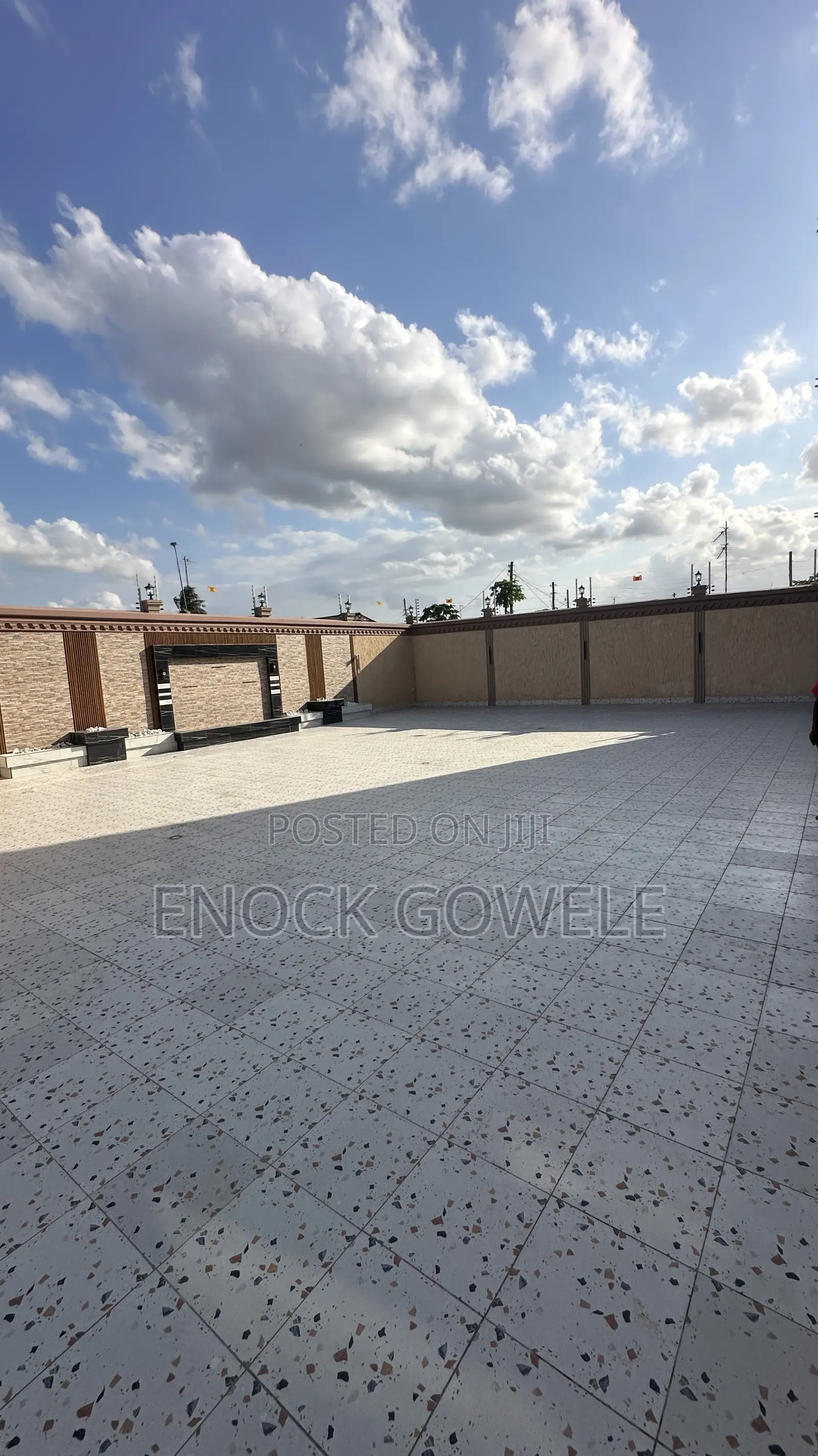 12bdrm House in Biafra, Kinondoni for rent