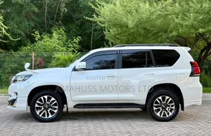 Toyota Land Cruiser Prado 2021 White