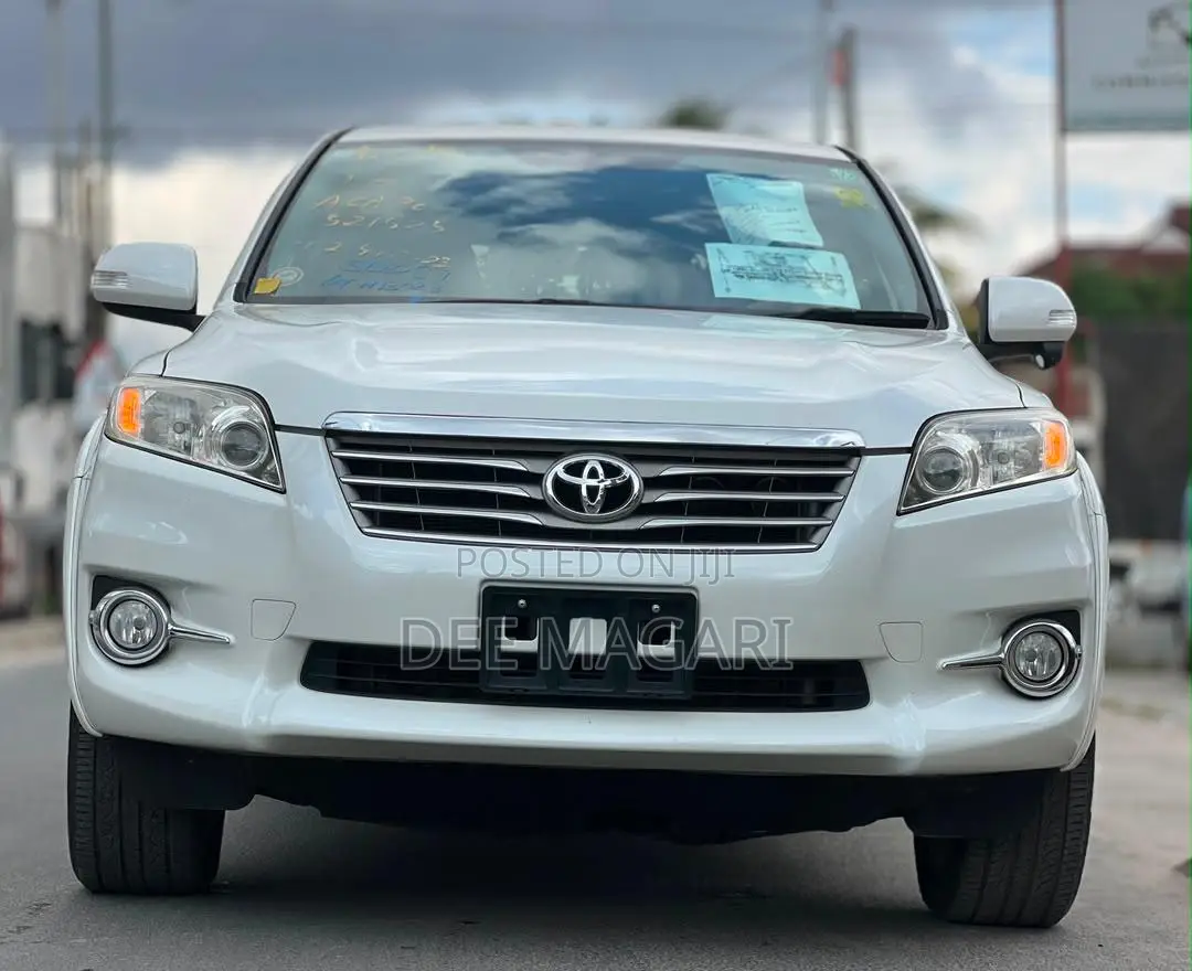 Toyota Vanguard 2011 White