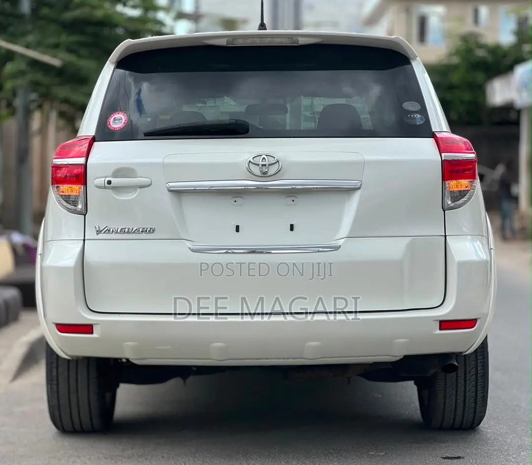 Toyota Vanguard 2011 White