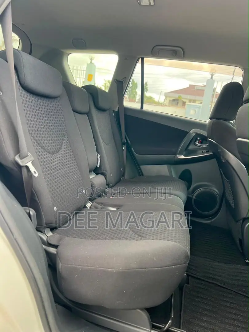 Toyota Vanguard 2011 White