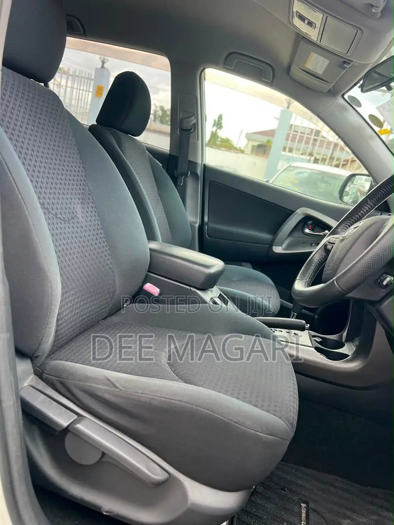 Toyota Vanguard 2011 White