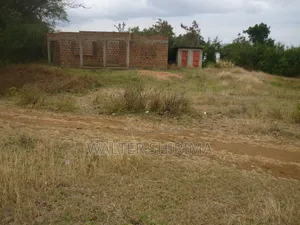 KIWANJA KINAUZWA SQM 900 Chenye Nyumba Ambayo Haijamalizika.