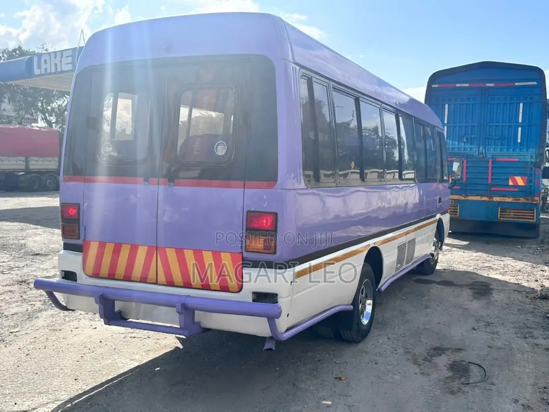 Mitsubishi Fuso Rosa 2004 Blue