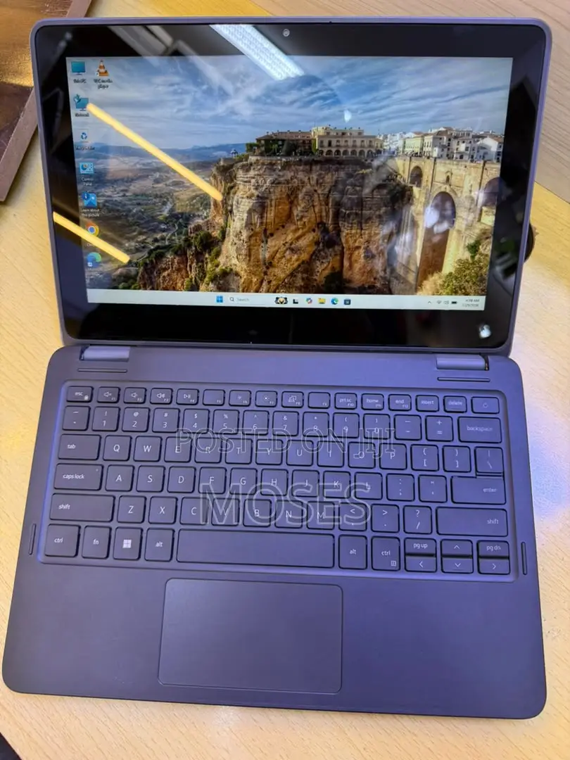 Laptop Dell Latitude 3190 2-in-1 8GB Intel Celeron SSD 128GB