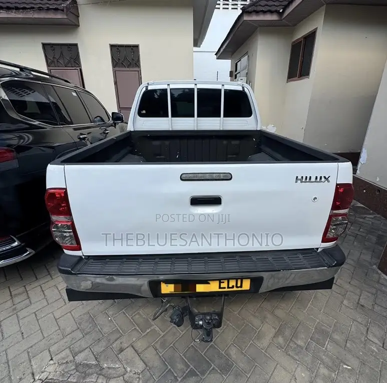 Toyota Hilux 2014 White