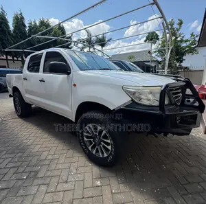 Toyota Hilux 2014 White