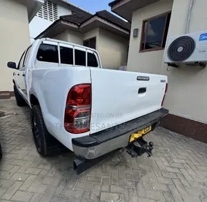 Toyota Hilux 2014 White