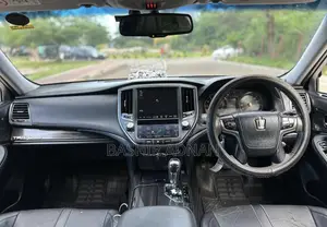 Toyota Crown 2014 White