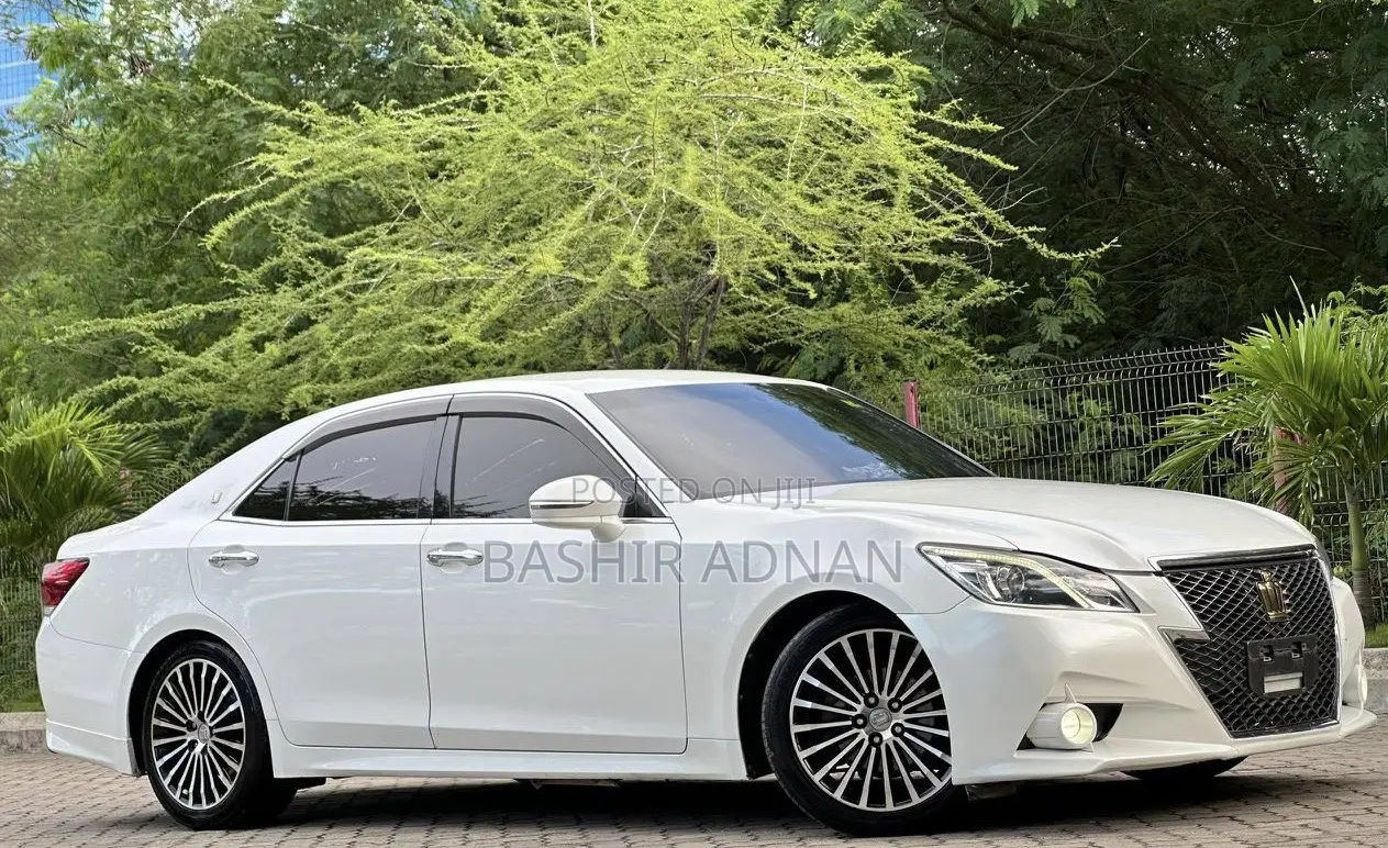 Toyota Crown 2014 White