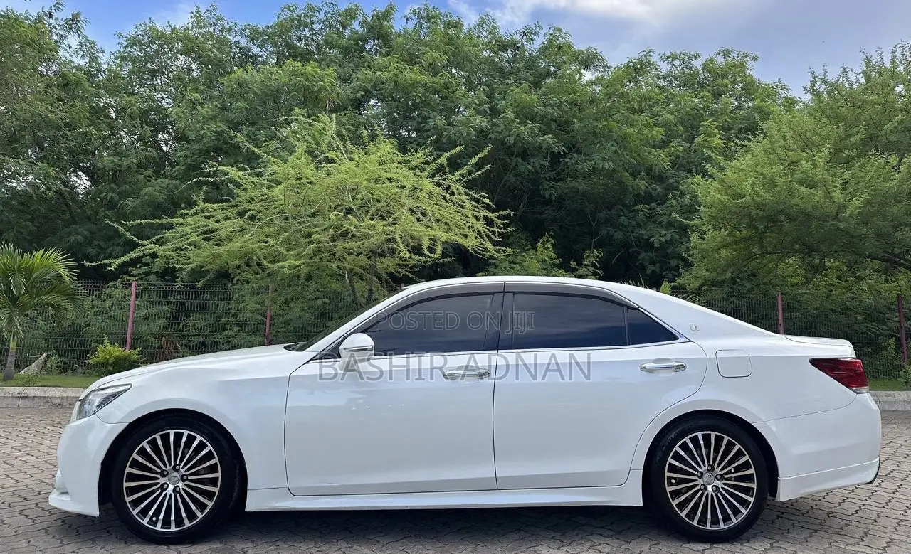 Toyota Crown 2014 White