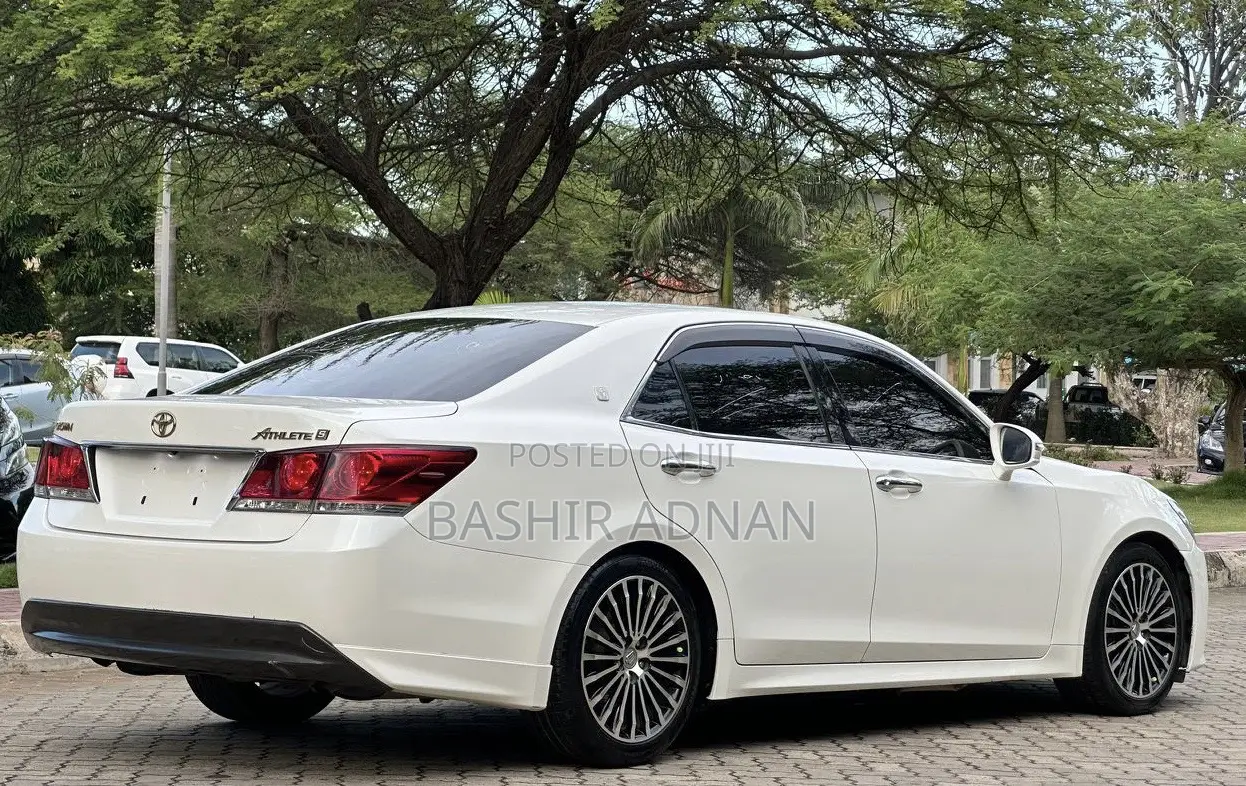 Toyota Crown 2014 White