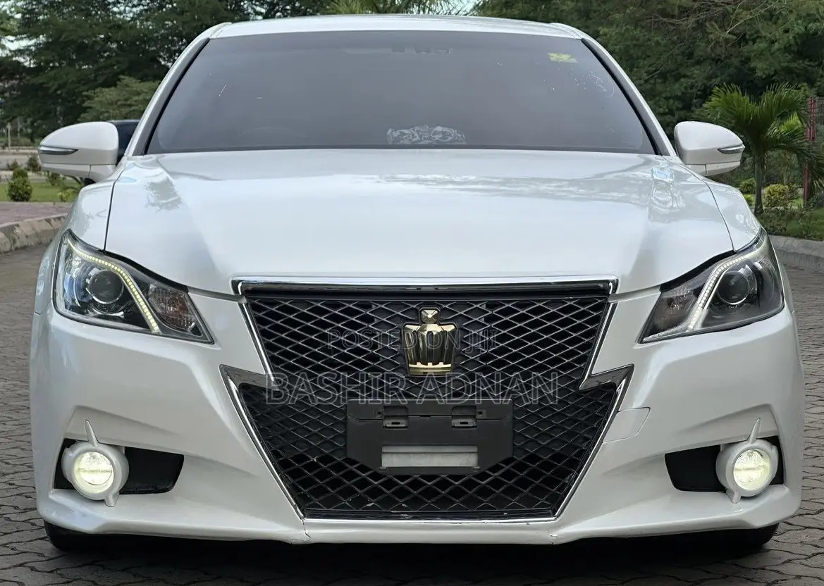 Toyota Crown 2014 White
