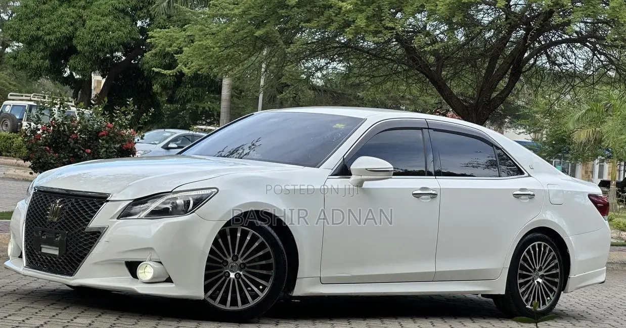 Toyota Crown 2014 White