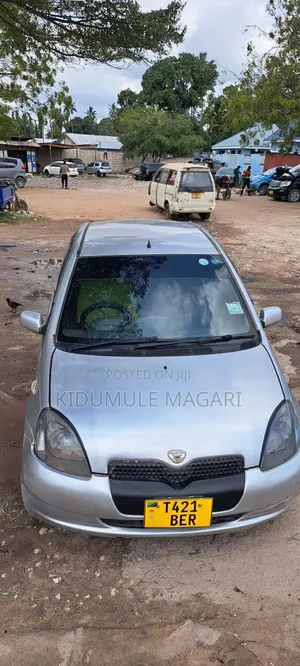 Toyota Vitz 2004 Silver