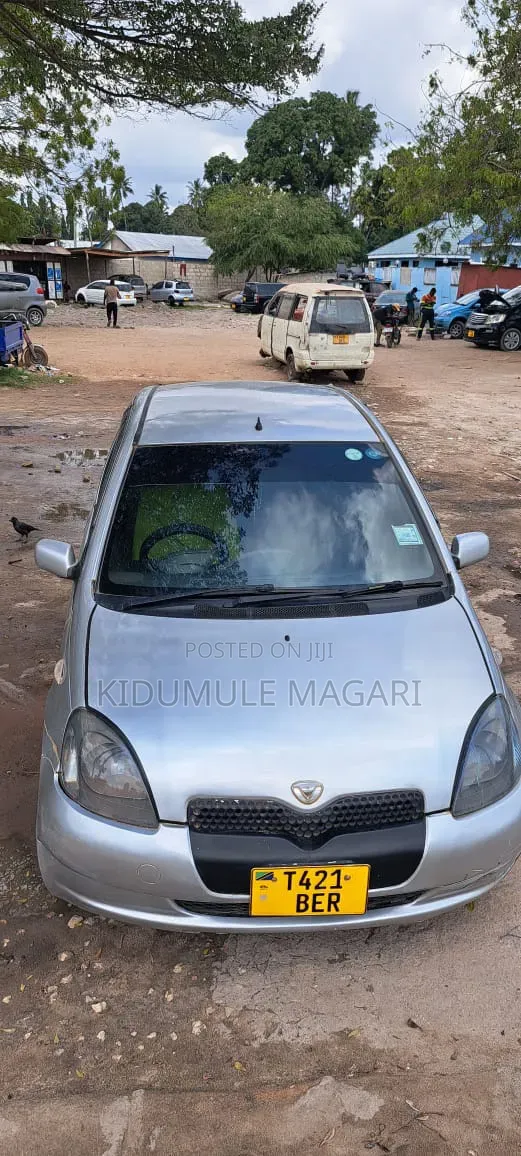 Toyota Vitz 2004 Silver