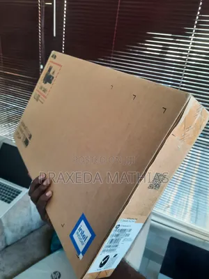 New Laptop HP EliteBook 640 G11 16GB Intel Core i7 SSD 512GB
