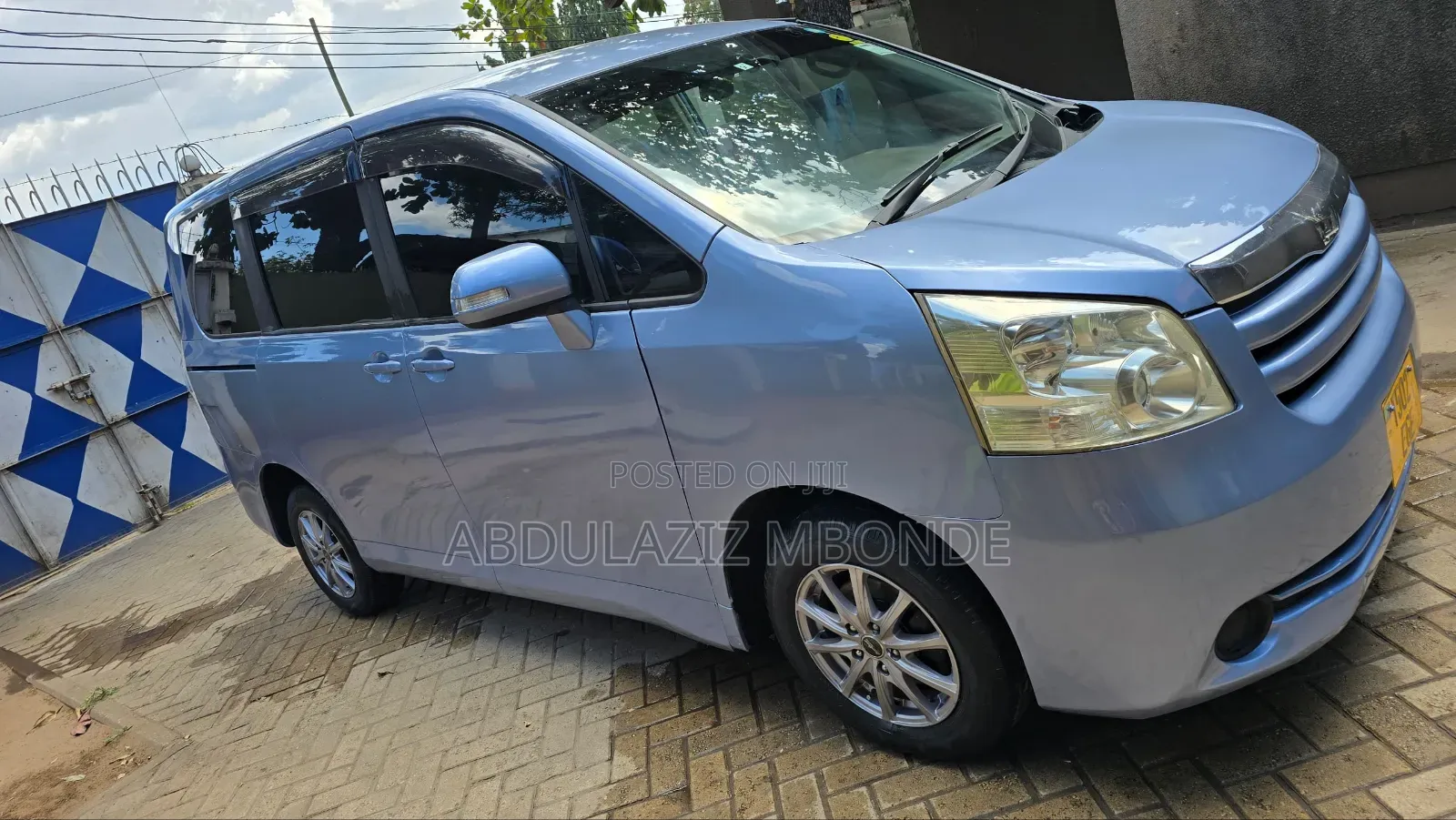 Toyota Noah 2014 Blue