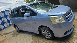 Toyota Noah 2014 Blue