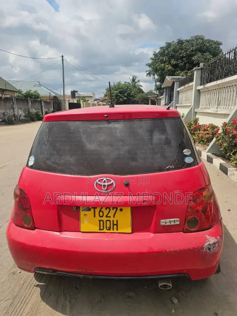 Toyota IST 2007 Red