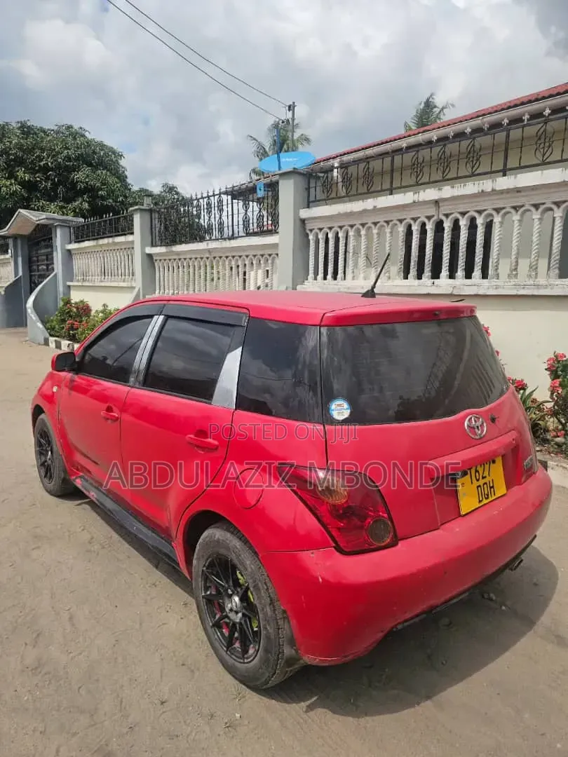 Toyota IST 2007 Red