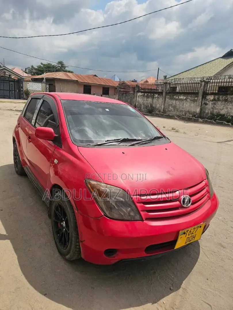 Toyota IST 2007 Red