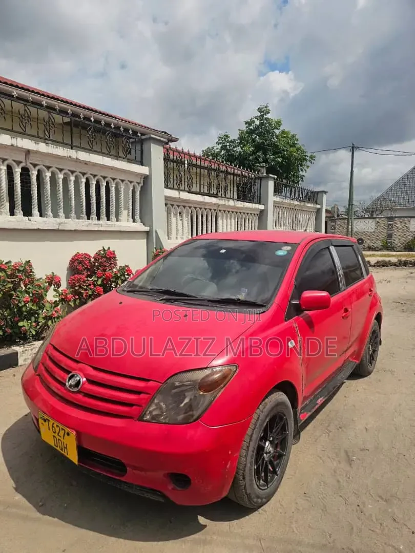 Toyota IST 2007 Red