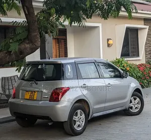 Toyota IST 2012 Silver