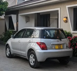 Toyota IST 2012 Silver