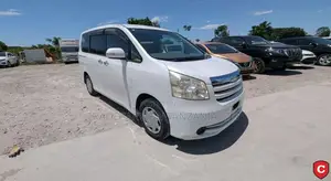 Toyota Noah 2010 Pearl