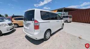 Toyota Noah 2010 Pearl