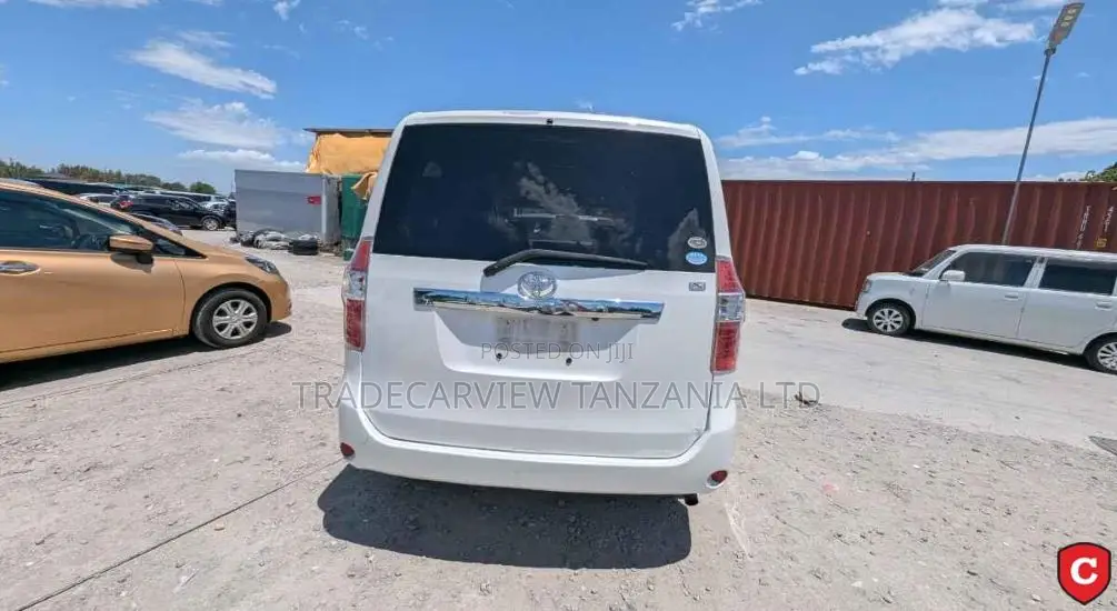 Toyota Noah 2010 Pearl
