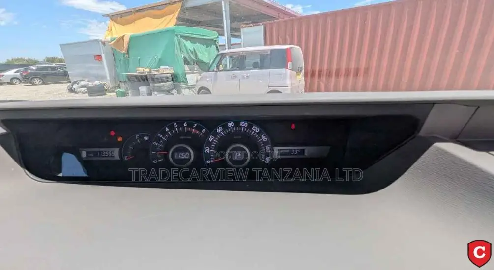 Toyota Noah 2010 Pearl