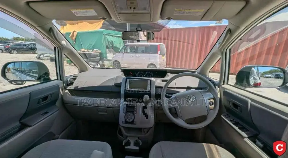 Toyota Noah 2010 Pearl