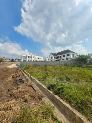 Kiwanja SQM 950 Kinauzwa Madale Kontena
