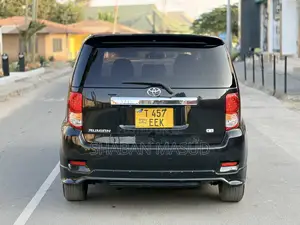 Toyota Corolla Rumion Hatchback 1.5 FWD 2008 Black