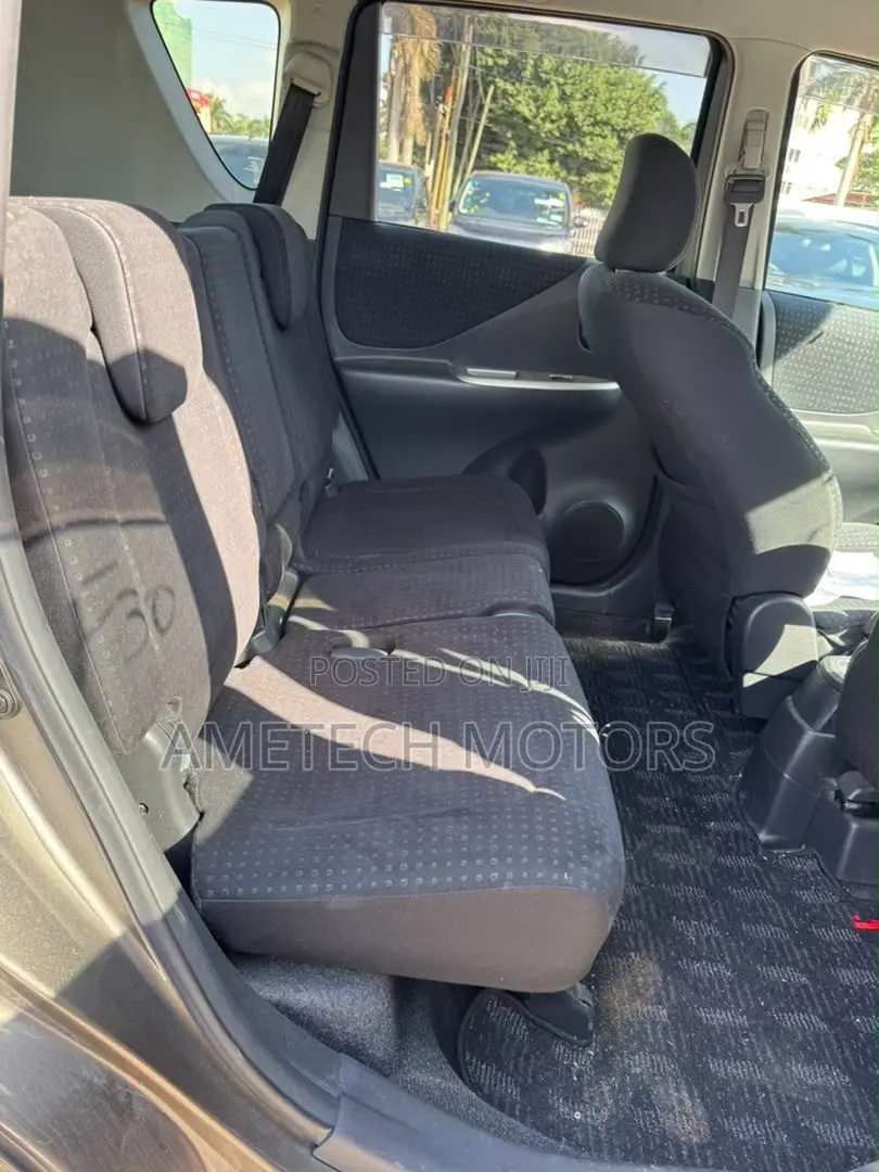 Toyota Ractis 2009 Gray