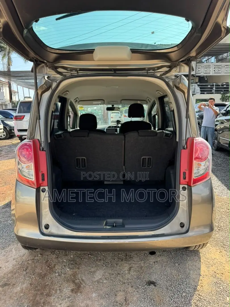 Toyota Ractis 2009 Gray