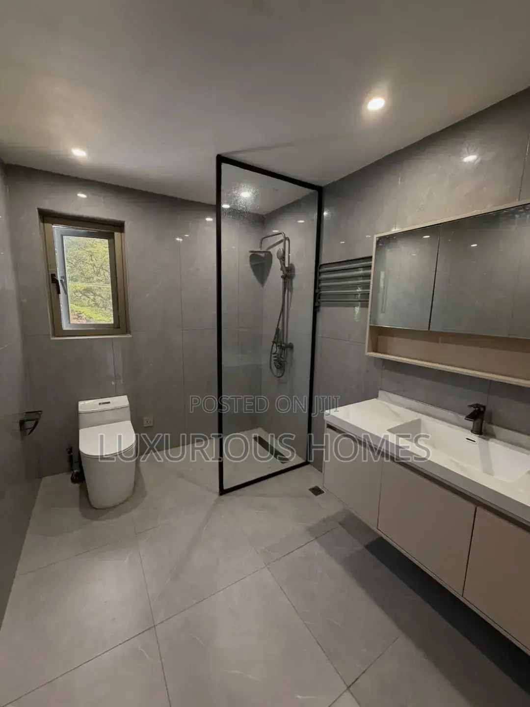 Furnished 3bdrm Apartment in Oyster Bay for sale