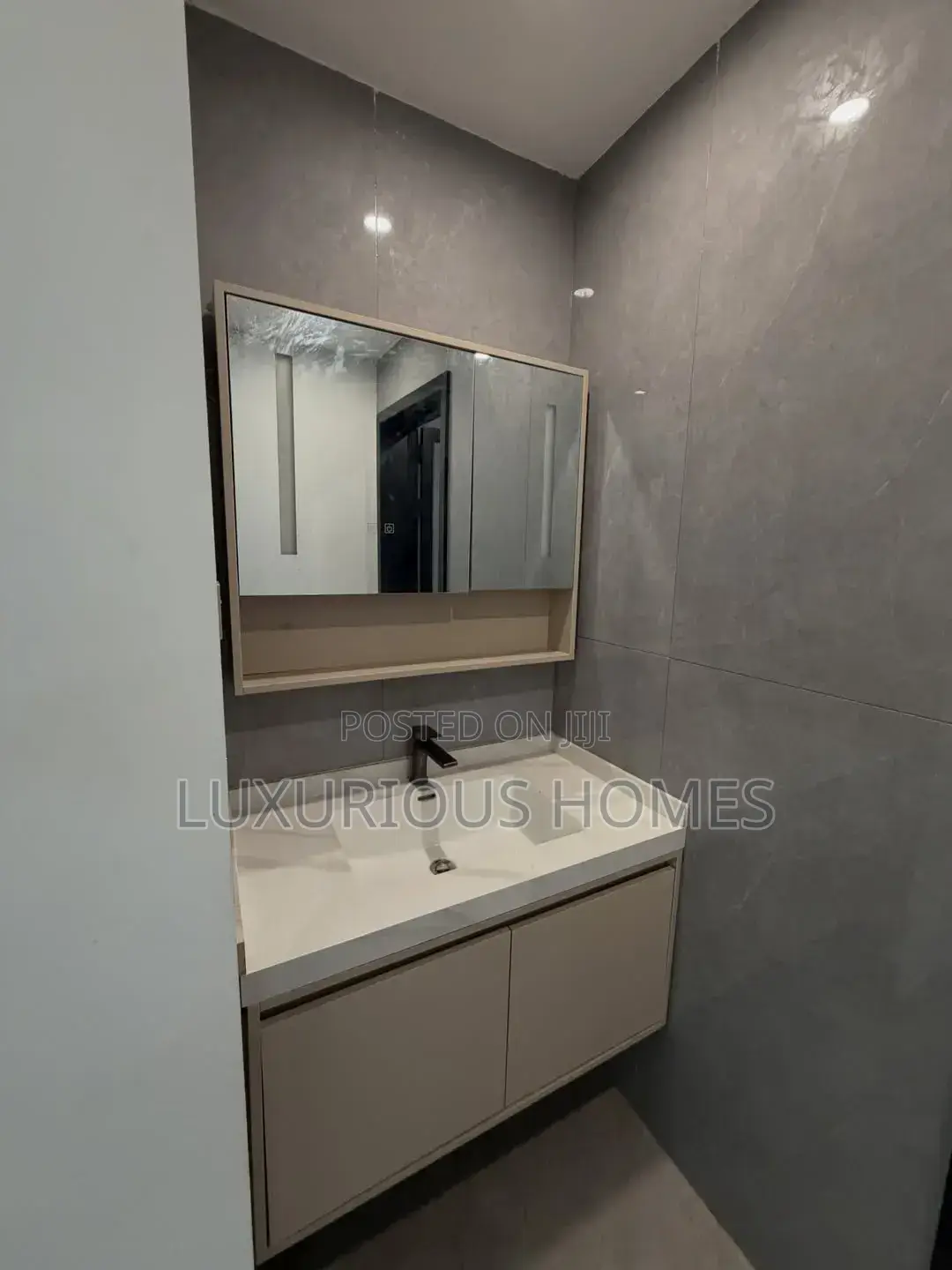 Furnished 3bdrm Apartment in Oyster Bay for sale
