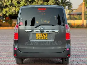 Toyota Noah 2.0 143hp AWD (7 Seater) 2008 Gray