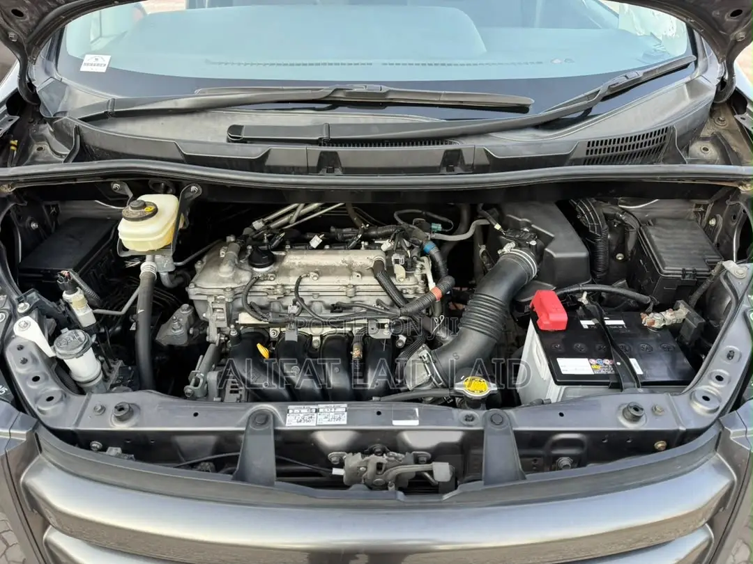 Toyota Noah 2.0 143hp AWD (7 Seater) 2008 Gray
