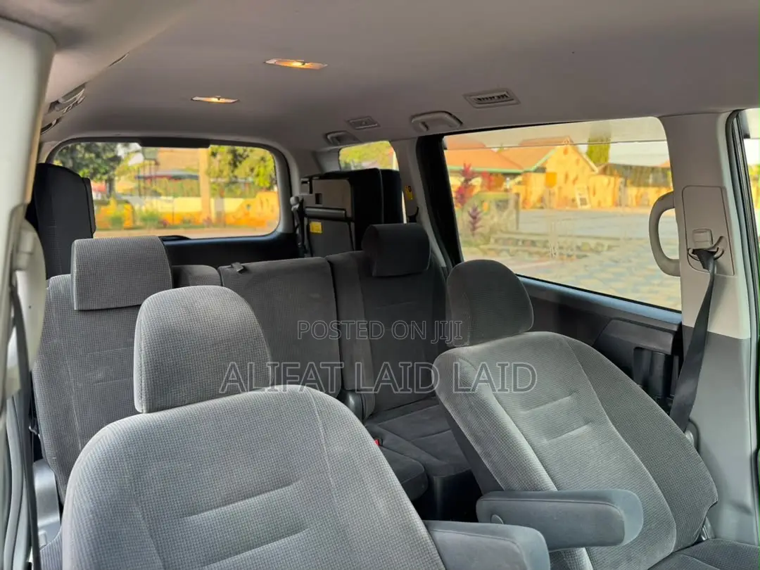Toyota Noah 2.0 143hp AWD (7 Seater) 2008 Gray